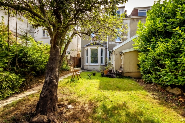 Montrose Avenue | Redland